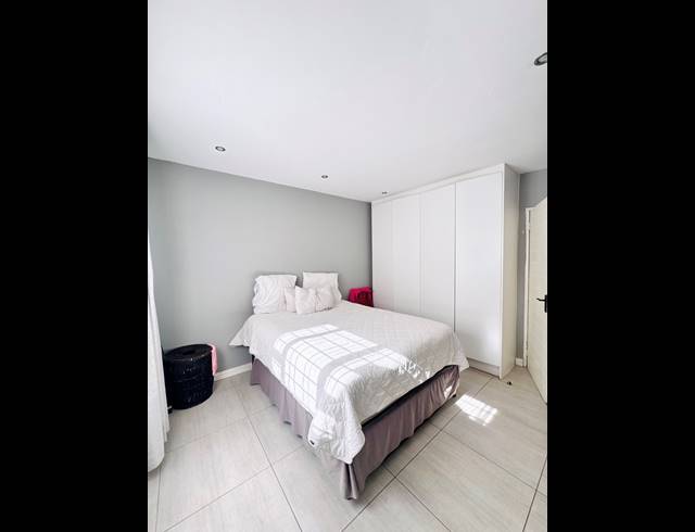 5 BEDROOM FREEHOLD FOR SALE IN ROCKDALE